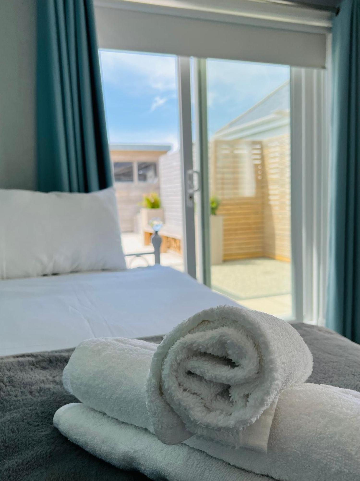 Pass The Keys Fabulous Beach Front Holiday Location Lydd Eksteriør bilde